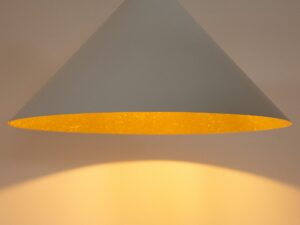 Miniaturka 9 - Lampa wisząca Vesuvio M 1XE27 biało-złota, świecący złoty klosz od spodu