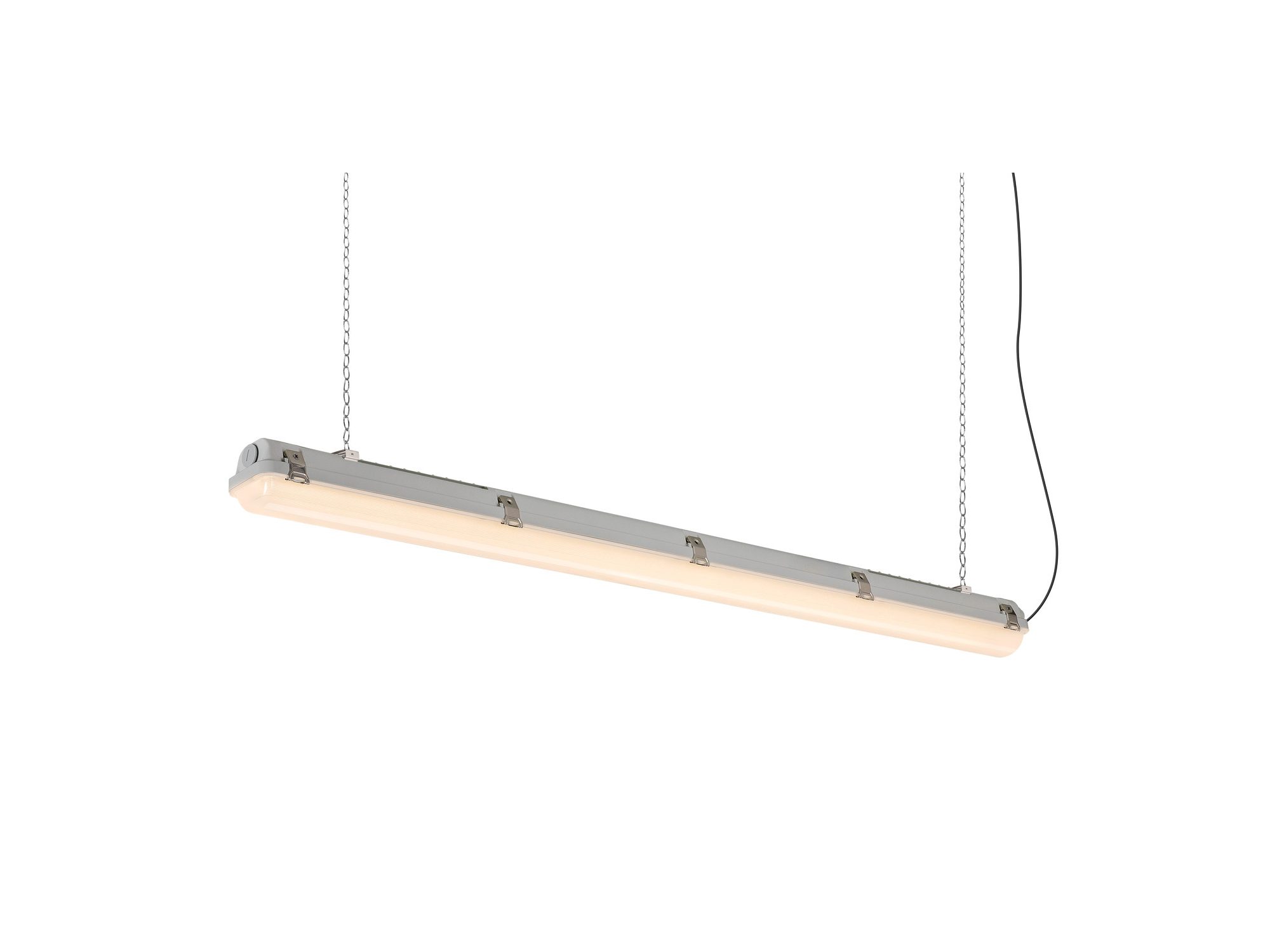 Oprawa LED Waterproof V 124 cm – prezentacja montażu w pozycji podwieszanej na linkach