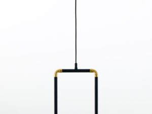 Miniaturka 2 - Lampa wisząca Zafra z bursztynową kulą i złoto-czarnym stelażem