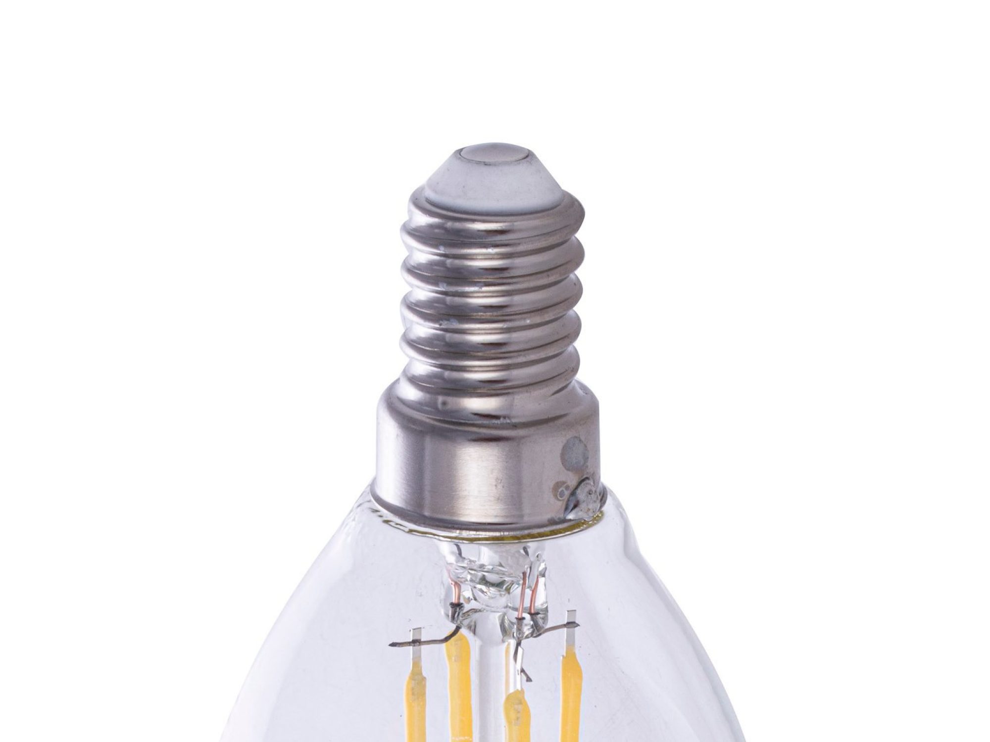 Detal metalowego gwintu E14 w żarówce filamentowej LED