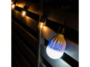 Miniaturka 2 - Żarówka owadobójcza LED E27 8 W biała – zestaw 10 szt. – zdjęcie 3