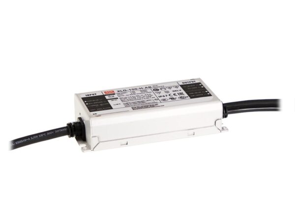 Zasilacz LED 12 V 96 W IP67 w metalowej obudowie na białym tle