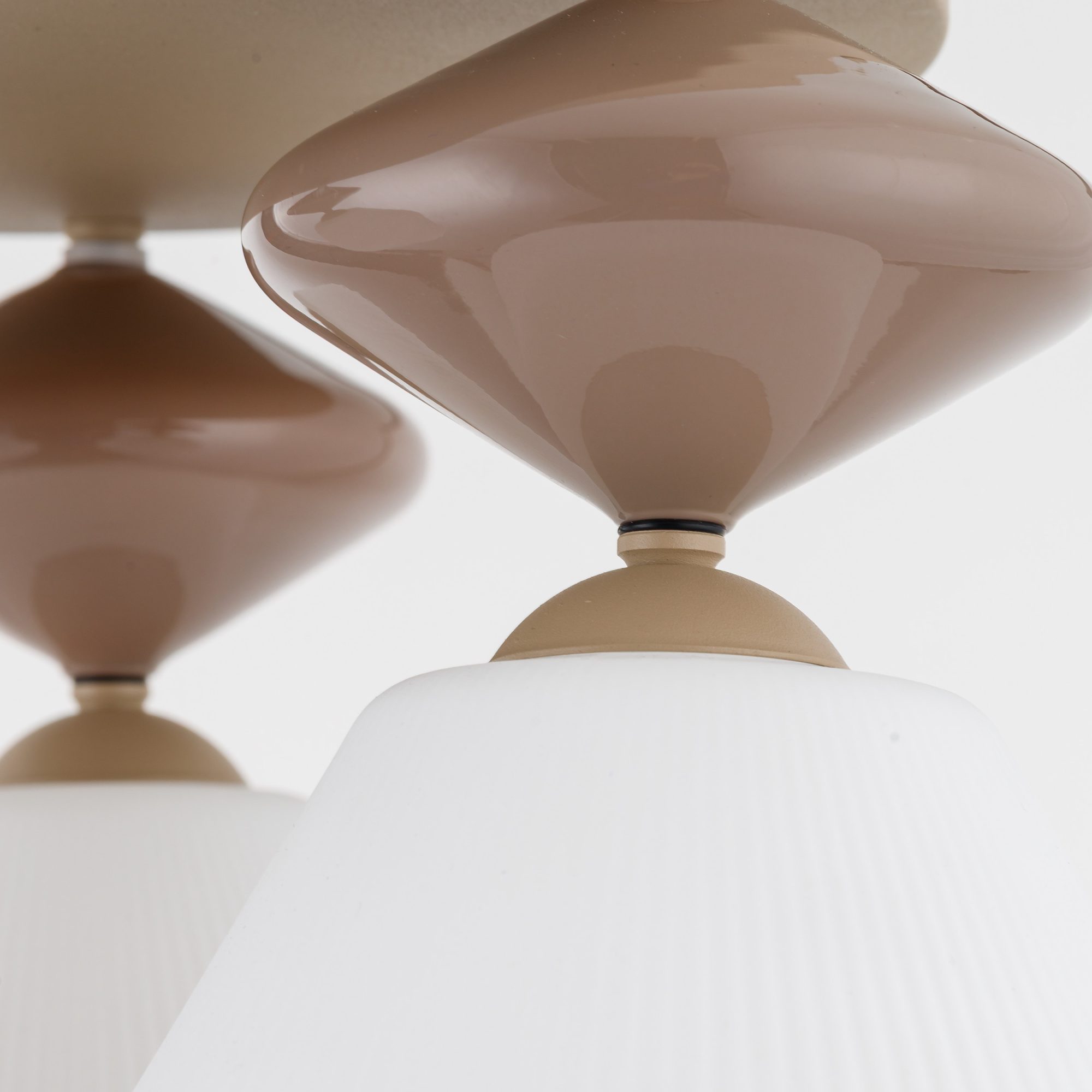 Lampa sufitowa Zen w jasnej aranżacji