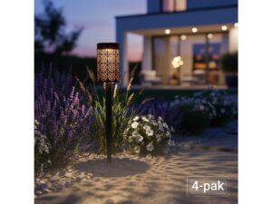 Miniaturka 4 - Cztery czarne lampki solarne 3000 K w aranżacji ogrodu