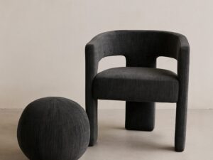 Miniaturka 3 - Krzesło Edinburgh z zaokrąglonymi bokami i kulistym podnóżkiem