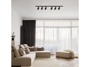 Miniaturka 6 - Czarny zestaw oświetleniowy sześciu reflektorów szynowych GU10 zamontowany w salonie