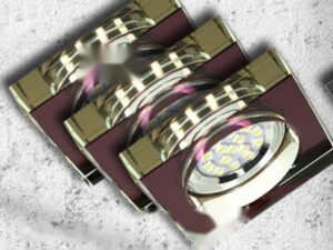 Miniaturka 1 - Zestaw trzech kwadratowych oczek sufitowych LED ze szkłem fioletowym i chromem